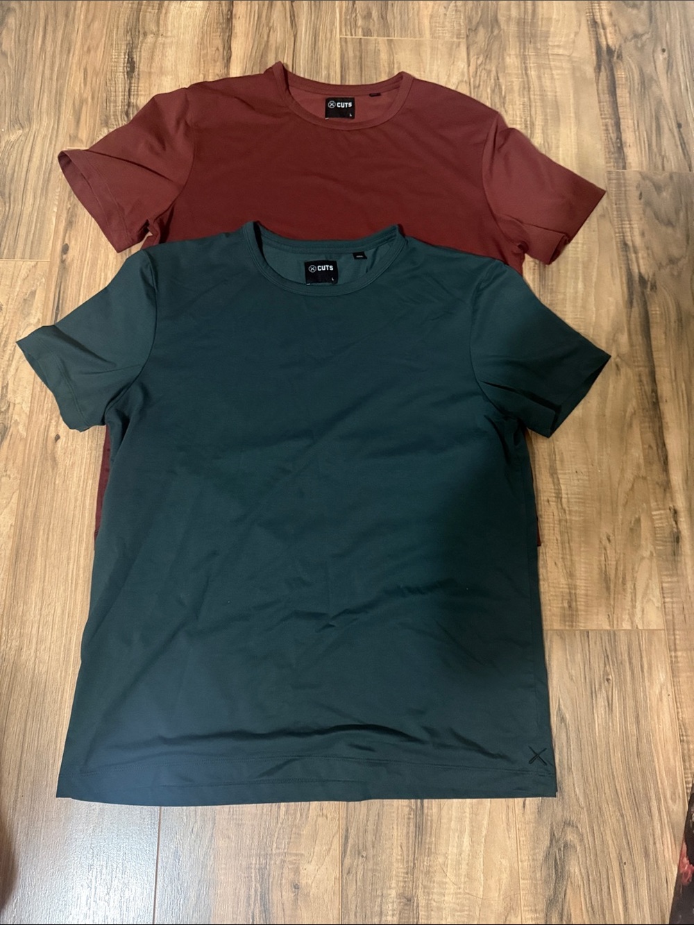 Cuts Clothing Men’s Short Sleeve Crewneck T-Shirt — Green and Maroon